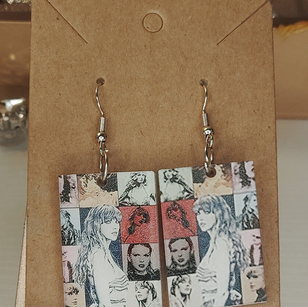 Earrings Photo Of Taylor Swift